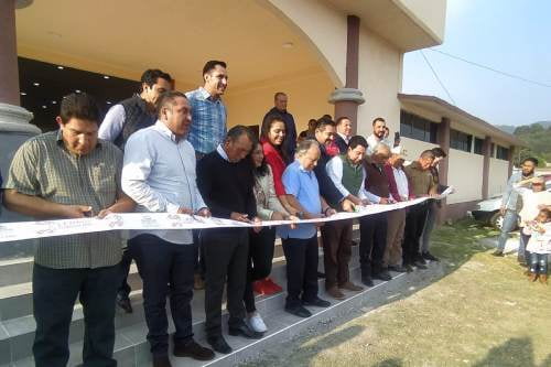 Video: Con fiesta inauguran remodelación del auditorio en Salazar, Lerma
